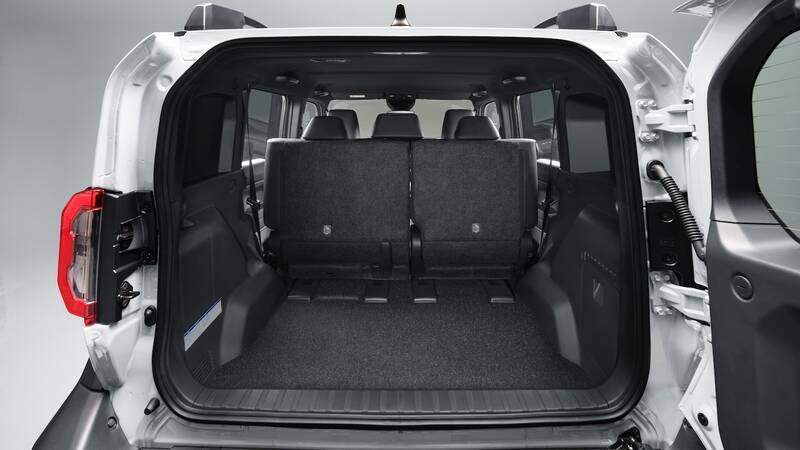 ついに出た“ちょうどいいランクル”！ トヨタ「ランドクルーザーFJ」発売