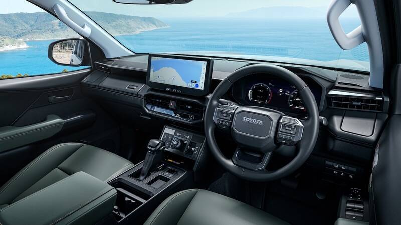 トヨタ新型「ハイラックス」発売！ 仕事もアウトドアも似合う、500kg積める頼れる相棒