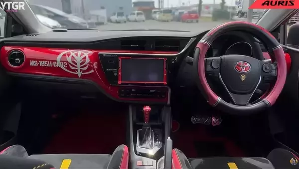 「「こ、こいつ…動くぞ！」限定300台の「シャア専用オーリスII」の作り込みがオタク心をえぐりすぎる件」の画像