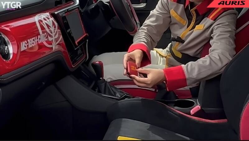 「こ、こいつ…動くぞ！」限定300台の「シャア専用オーリスII」の作り込みがオタク心をえぐりすぎる件