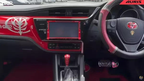 「「こ、こいつ…動くぞ！」限定300台の「シャア専用オーリスII」の作り込みがオタク心をえぐりすぎる件」の画像