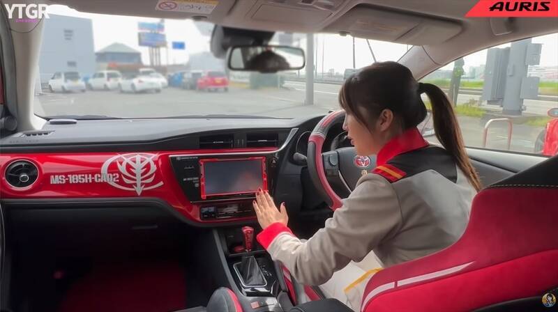 「こ、こいつ…動くぞ！」限定300台の「シャア専用オーリスII」の作り込みがオタク心をえぐりすぎる件