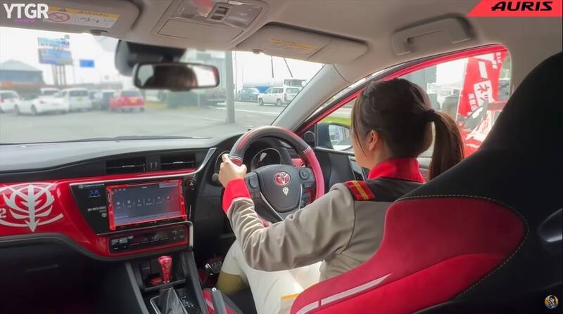 「こ、こいつ…動くぞ！」限定300台の「シャア専用オーリスII」の作り込みがオタク心をえぐりすぎる件