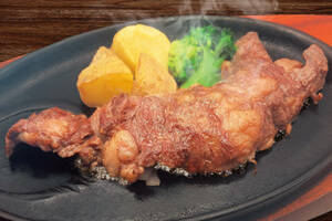 どん「ステーキ」を880円（税別）とお値打ち提供！ライス・パンは食べ放題【店舗・時間帯限定】