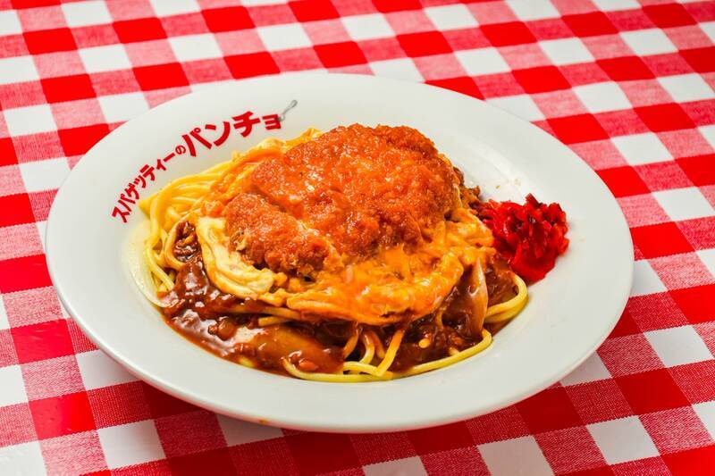 カレーに「カツ玉」がドーン！ 欲望まみれの極太スパ