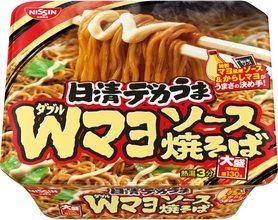 麺130gでガッツリ！ 「日清デカうま Wマヨソース焼そば」12個セットがセール中