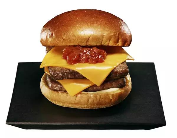 「モスの「匠味」が17年ぶりに復活！黒毛和牛2枚の贅沢バーガー」の画像