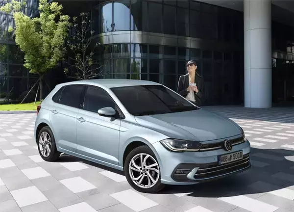 「フォルクスワーゲン「Polo」50周年モデル発売！ “50”バッジと専用カラーで特別感あり」の画像