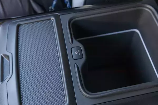 「高級重量SUV対決！ レンジローバー vs メルセデス Gクラス、その違いを探る」の画像