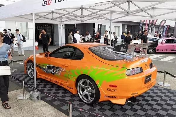 「世界最大級のカーフェス「FUEL FEST2023」でハリウッド俳優と日本のアイドルが邂逅」の画像