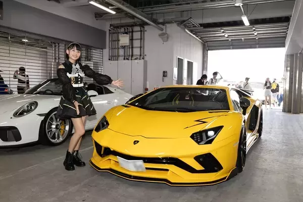 「世界最大級のカーフェス「FUEL FEST2023」でハリウッド俳優と日本のアイドルが邂逅」の画像