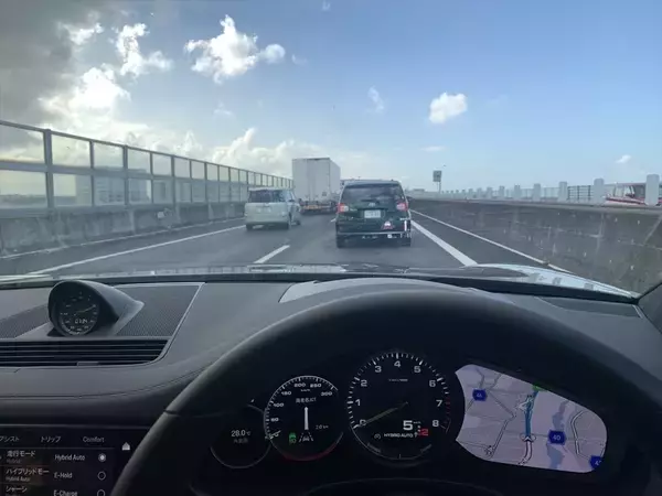 「世界最大級のカーフェス「FUEL FEST2023」でハリウッド俳優と日本のアイドルが邂逅」の画像