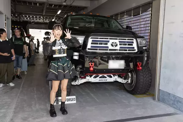 「世界最大級のカーフェス「FUEL FEST2023」でハリウッド俳優と日本のアイドルが邂逅」の画像