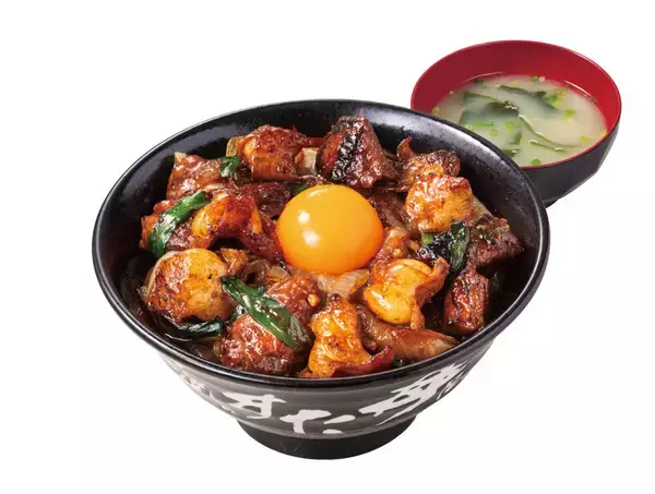 「“ハラミ×ホルモン”どっさり！丼も油そばも全力、スタミナ全開すぎる」の画像