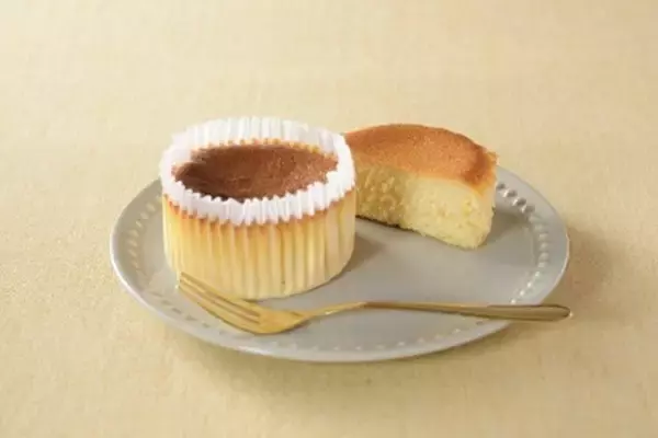 「生なのに“ベイク”!? ローソン「生ベイクドチーズケーキ」がヒットの予感」の画像