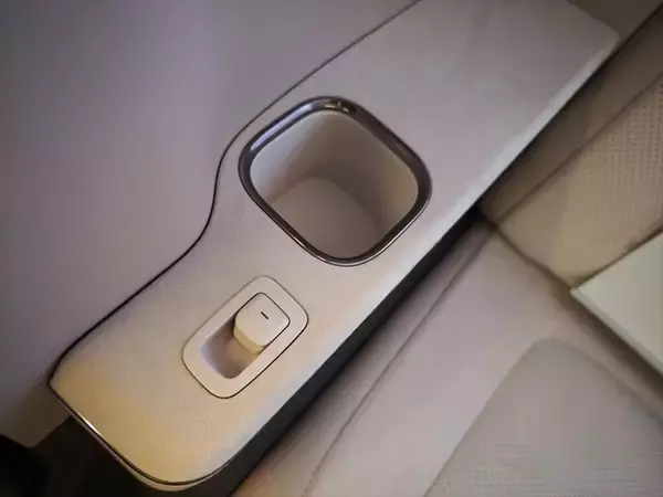 「シャープのEVコンセプトカー「LDK+」をジャパンモビリティショーで見てきたので写真で紹介」の画像