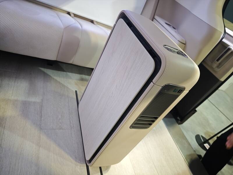 シャープのEVコンセプトカー「LDK+」をジャパンモビリティショーで見てきたので写真で紹介