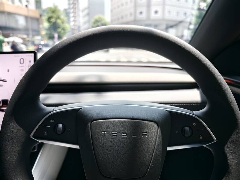 テスラ「モデルY L」はファミリー向けEVの大本命！ 圧倒的走りと3列目のリアル