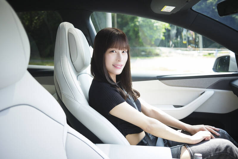 テスラ「モデルY L」はファミリー向けEVの大本命！ 圧倒的走りと3列目のリアル
