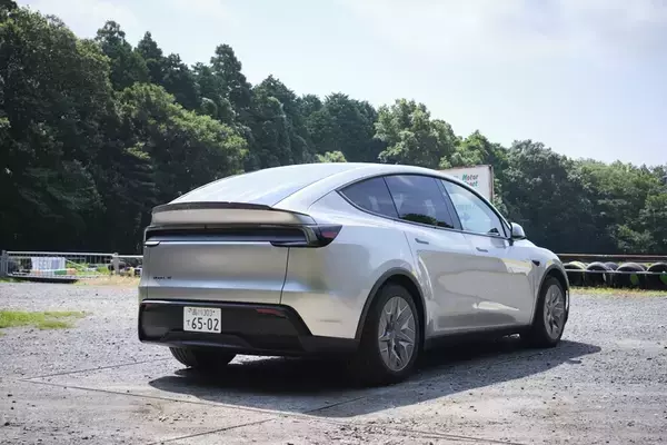 「テスラ「モデルY L」はファミリー向けEVの大本命！ 圧倒的走りと3列目のリアル」の画像