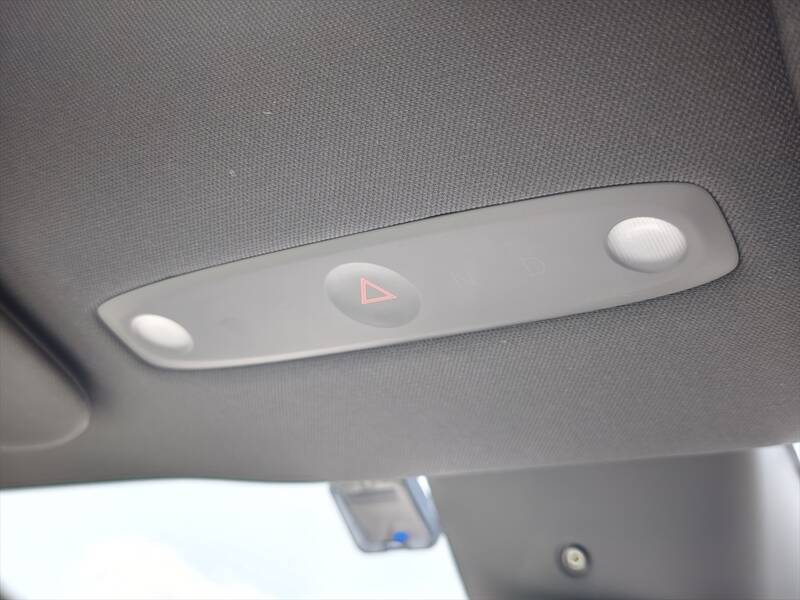 テスラ「モデルY L」はファミリー向けEVの大本命！ 圧倒的走りと3列目のリアル