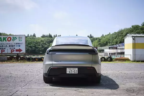 「テスラ「モデルY L」はファミリー向けEVの大本命！ 圧倒的走りと3列目のリアル」の画像
