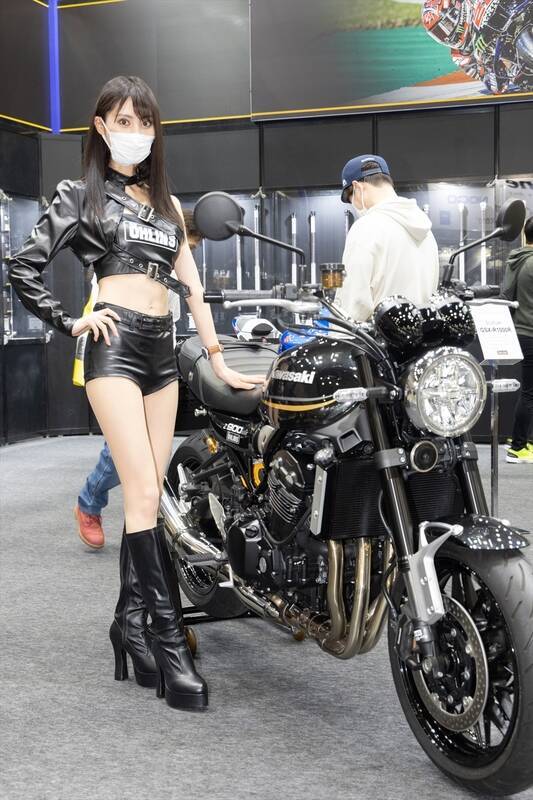 3年ぶりのモーターサイクルショーに咲き誇るコンパニオンたち