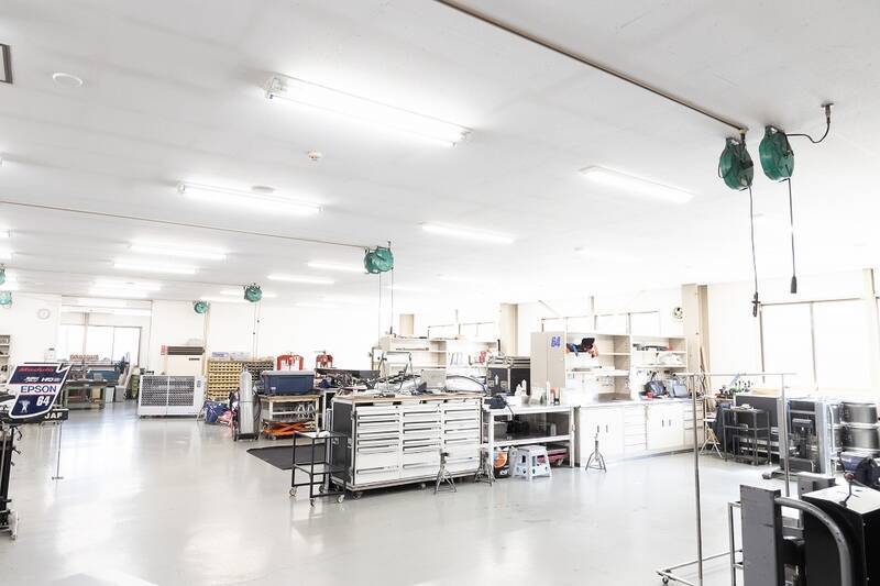 HondaのRQがNSXに乗って中嶋 悟率いるNAKAJIMA RACINGに挨拶にいった