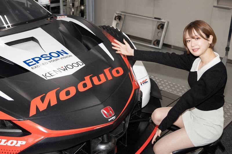 HondaのRQがNSXに乗って中嶋 悟率いるNAKAJIMA RACINGに挨拶にいった