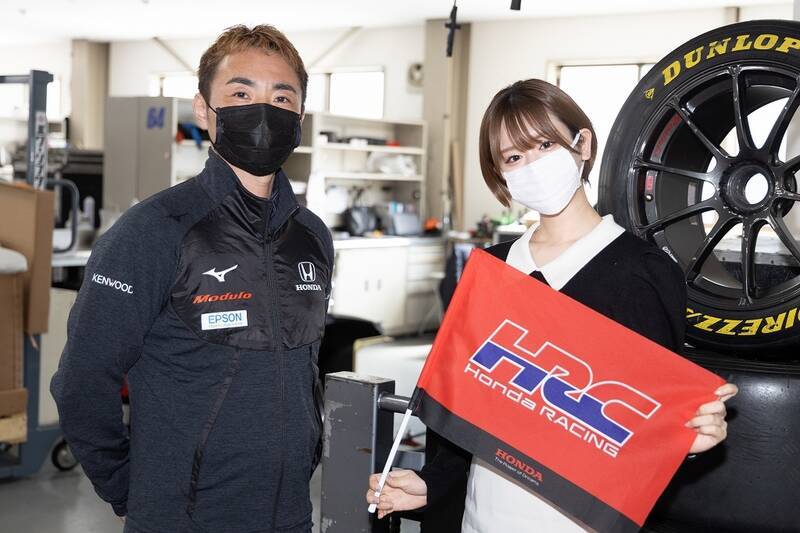 HondaのRQがNSXに乗って中嶋 悟率いるNAKAJIMA RACINGに挨拶にいった