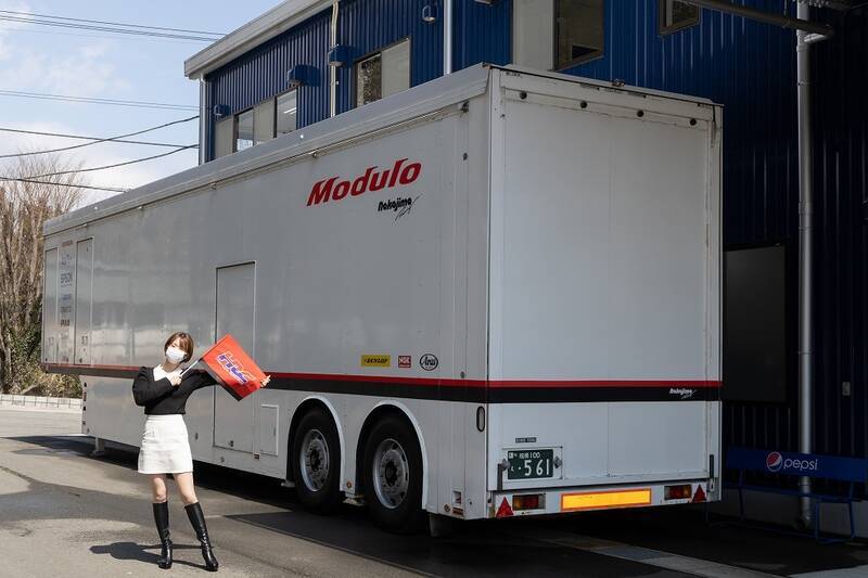 HondaのRQがNSXに乗って中嶋 悟率いるNAKAJIMA RACINGに挨拶にいった