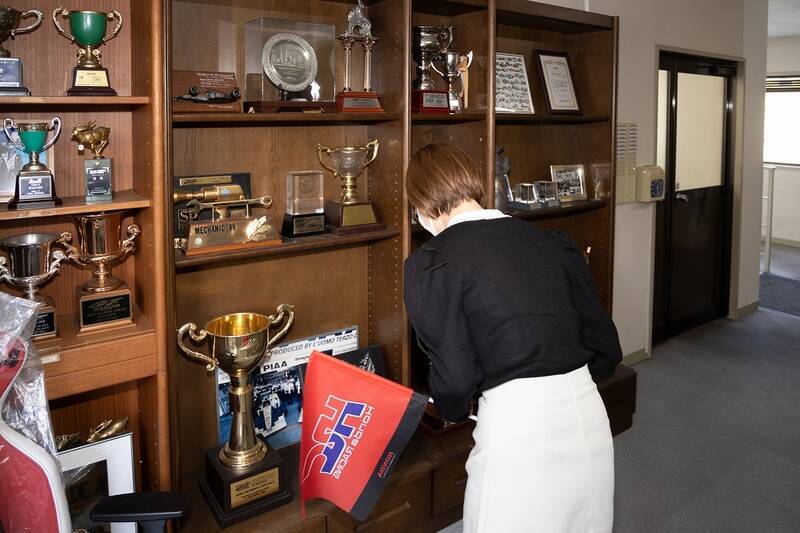 HondaのRQがNSXに乗って中嶋 悟率いるNAKAJIMA RACINGに挨拶にいった