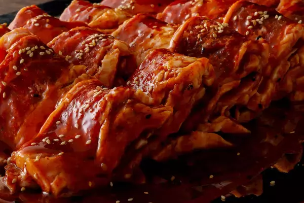 「「厚切り肉」食べ放題！“上カルビ”や“ハラミ”を厚切りで！さらに、寿司もタベホ」の画像