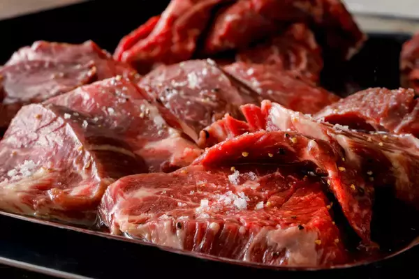 「「厚切り肉」食べ放題！“上カルビ”や“ハラミ”を厚切りで！さらに、寿司もタベホ」の画像