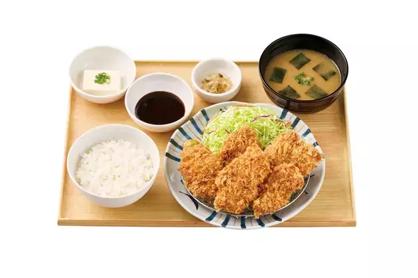 「やよい軒の「とりカツ定食」が復活！ タルタルもエビフライも選べる」の画像