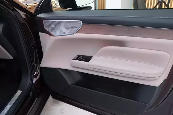 「EVの不安を完全払拭するボルボの最適解。新型「ES90/EX90」は至高の北欧ラウンジだ」の画像