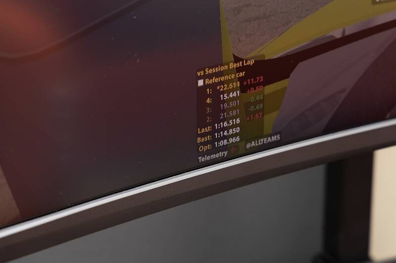 eスポーツプレイヤーがリアルレースで活躍するためのプロジェクトをアイドルが体験！