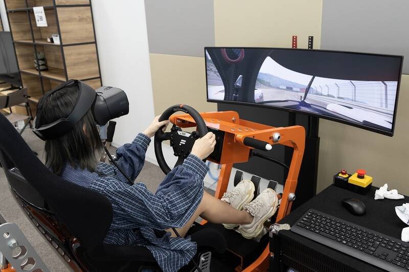 eスポーツプレイヤーがリアルレースで活躍するためのプロジェクトをアイドルが体験！