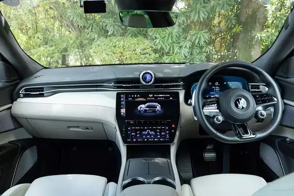 「今しか選べない“熱き”ガソリンSUV！マセラティ「グレカーレ」の真髄を体感する」の画像