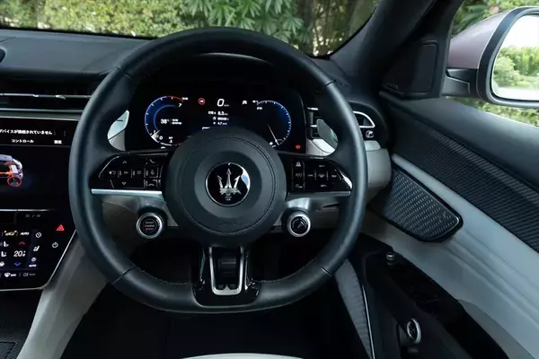 「今しか選べない“熱き”ガソリンSUV！マセラティ「グレカーレ」の真髄を体感する」の画像