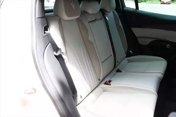 「今しか選べない“熱き”ガソリンSUV！マセラティ「グレカーレ」の真髄を体感する」の画像