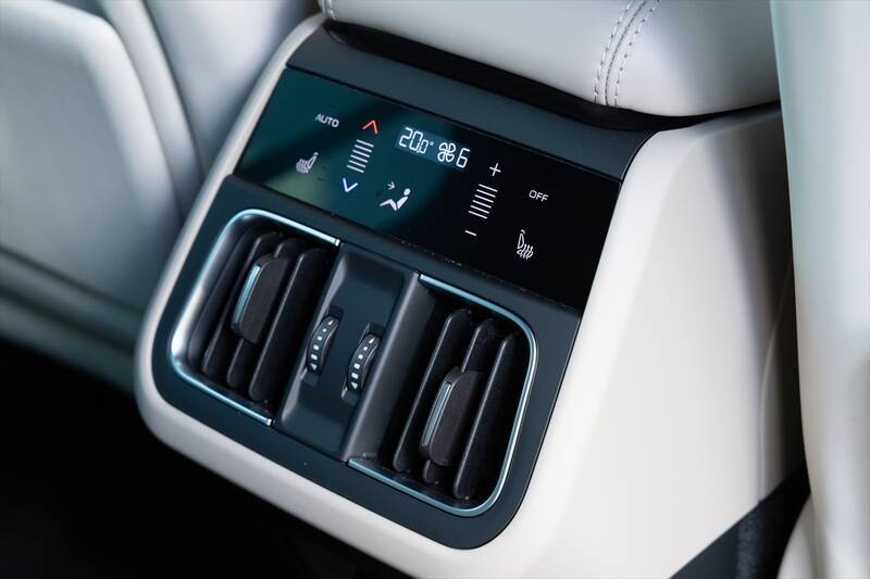 今しか選べない“熱き”ガソリンSUV！マセラティ「グレカーレ」の真髄を体感する