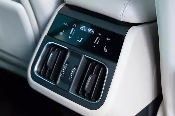 「今しか選べない“熱き”ガソリンSUV！マセラティ「グレカーレ」の真髄を体感する」の画像