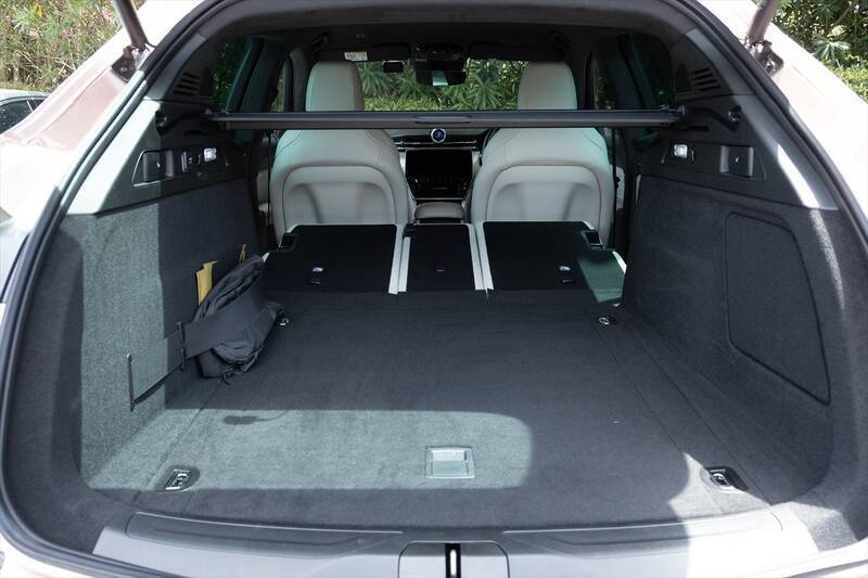 今しか選べない“熱き”ガソリンSUV！マセラティ「グレカーレ」の真髄を体感する