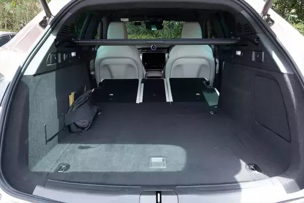 「今しか選べない“熱き”ガソリンSUV！マセラティ「グレカーレ」の真髄を体感する」の画像