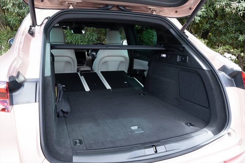 今しか選べない“熱き”ガソリンSUV！マセラティ「グレカーレ」の真髄を体感する