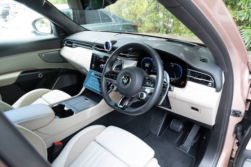 今しか選べない“熱き”ガソリンSUV！マセラティ「グレカーレ」の真髄を体感する