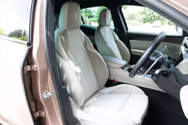 「今しか選べない“熱き”ガソリンSUV！マセラティ「グレカーレ」の真髄を体感する」の画像