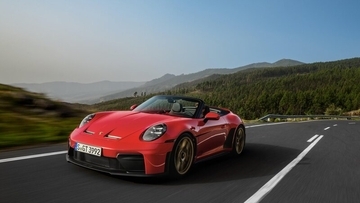 911 GT3がついに屋根を開けた！ ポルシェ新型GT3 S/Cは軽さと6MTに振り切った1台