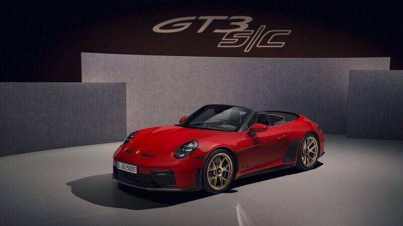 911 GT3がついに屋根を開けた！ ポルシェ新型GT3 S/Cは軽さと6MTに振り切った1台